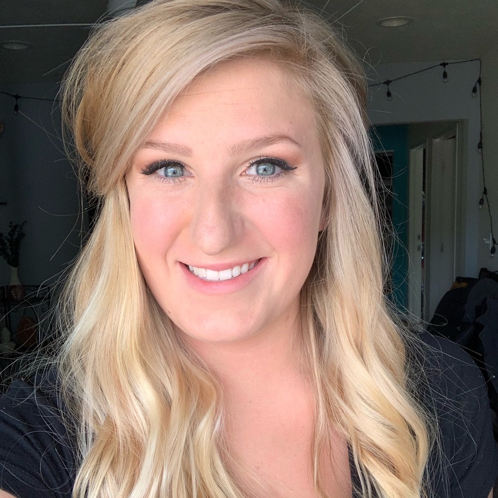 Meet your Posher, Alexis